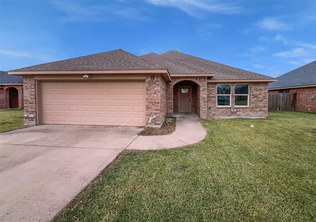 Photo 1 of Single family home for sale at 112 Halifax Cir, Palmer, TX 75152 | MLS# 21345830 | Listing updated on 2026-09-17