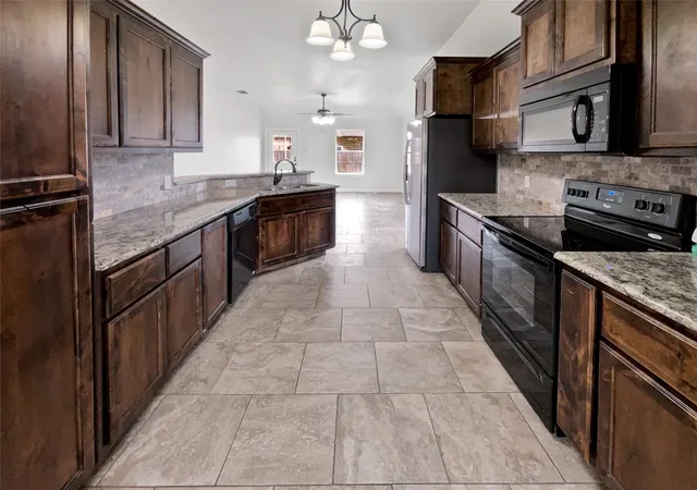 Photo 2 of Single family home for sale at 112 Halifax Cir, Palmer, TX 75152 | MLS# 21345830 | Listing updated on 2026-09-17