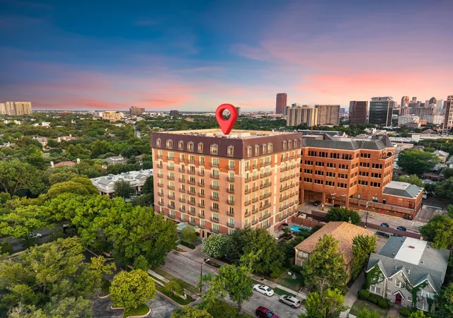 Listing Photo 2 - Condo for sale in building located at 4240 Prescott Ave, Dallas, TX 75219 - Unit #8B