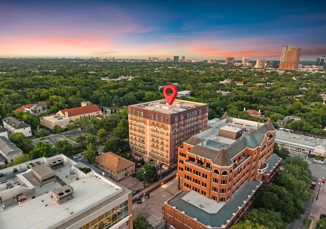 Listing Photo 3 - Condo for sale in building located at 4240 Prescott Ave, Dallas, TX 75219 - Unit #8B