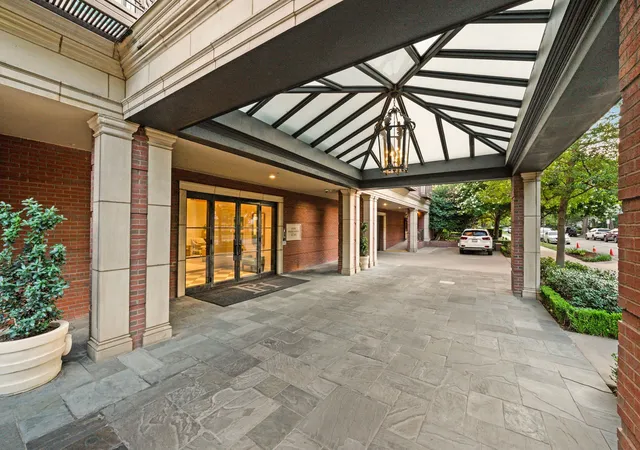 Listing Photo 4 - Condo for sale in building located at 4240 Prescott Ave, Dallas, TX 75219 - Unit #8B