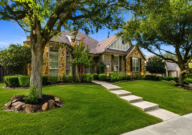 Photo 2 of Single family home for sale at 727 Fairfax Ln, Rockwall, TX 75087 | MLS# 21344608 | Listing updated on 2026-09-09
