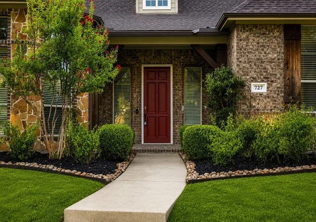 Photo 3 of Single family home for sale at 727 Fairfax Ln, Rockwall, TX 75087 | MLS# 21344608 | Listing updated on 2026-09-09