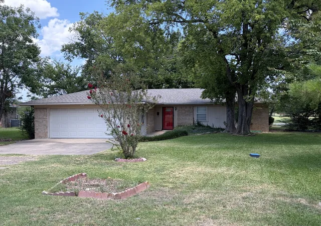 Photo 1 of Single family home for sale at 209 Morningside Dr, Mexia, TX 76667 | MLS# 21345798 | Listing updated on 2026-07-31