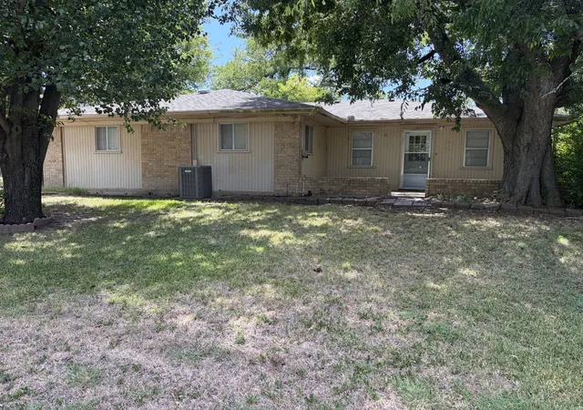 Photo 2 of Single family home for sale at 209 Morningside Dr, Mexia, TX 76667 | MLS# 21345798 | Listing updated on 2026-07-31