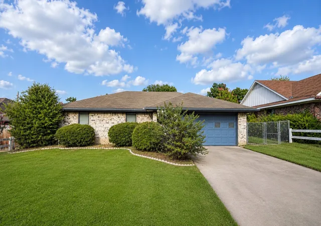 Photo 1 of Sale Pending at 1350 26th St Ne, Paris, TX 75460 | MLS# 21345661 | Listing updated on 2026-09-25