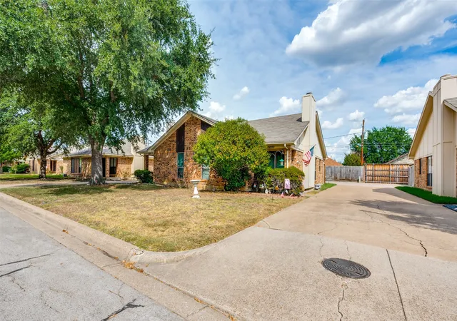 Photo 1 of Single family home for sale at 5720 Cancun Dr, North Richland Hills, TX 76180 | MLS# 21341536 | Listing updated on 2026-09-12