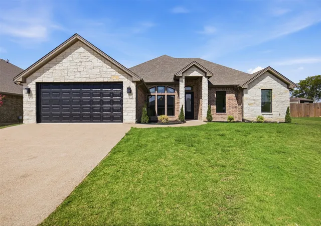Photo 1 of Single family home for sale at 905 Cumberland St, Mc Gregor, TX 76657 | MLS# 21344772 | Listing updated on 2026-10-01