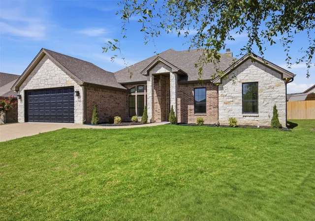 Photo 2 of Single family home for sale at 905 Cumberland St, Mc Gregor, TX 76657 | MLS# 21344772 | Listing updated on 2026-10-01