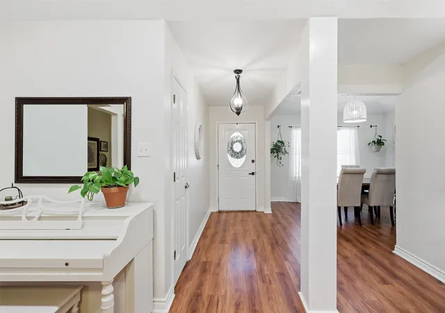 Photo 3 of Sale Pending at 3811 Helmsford Dr, Arlington, TX 76016 | MLS# 21345121 | Listing updated on 2026-09-12