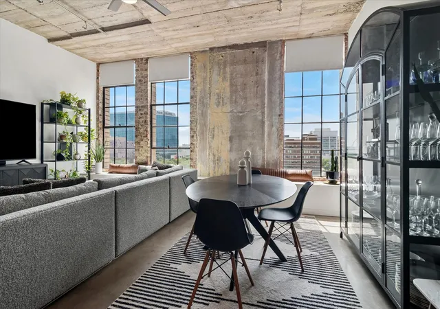 Photo 3 of Condo for sale at 1122 Jackson St #709, Dallas, TX 75202 | MLS# 21344529 | Listing updated on 2026-09-08