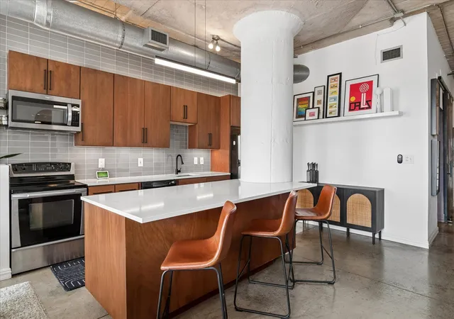 Photo 3 of Condo for sale at 1122 Jackson St #709, Dallas, TX 75202 | MLS# 21344529 | Listing updated on 2026-09-08