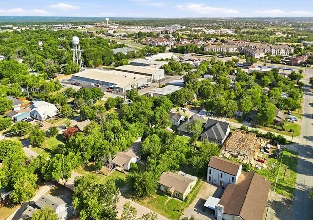 Photo 4 of Sale Pending at 5520 Yeary St, Fort Worth, TX 76114 | MLS# 21345873 | Listing updated on 2026-08-01