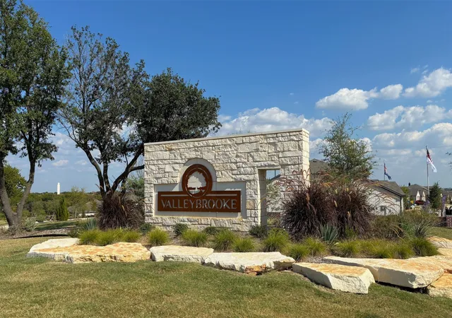 Photo 3 of Sale Pending at 2028 Osage Trl, Mesquite, TX 75149 | MLS# 21342320 | Listing updated on 2026-09-10