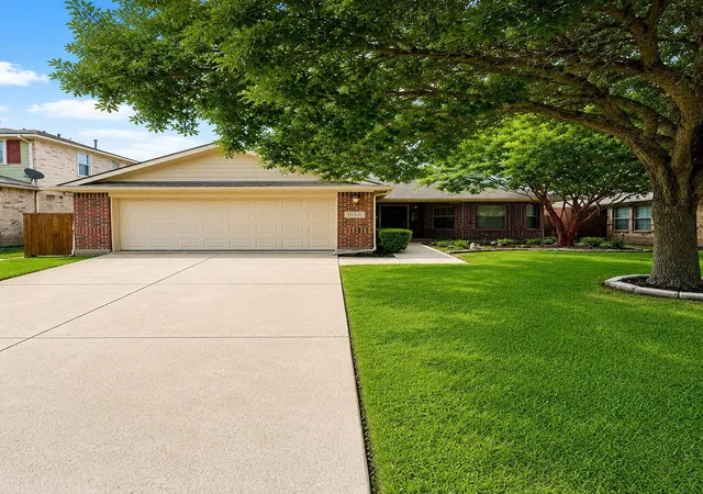 Photo 2 of Single family home for sale at 1516 Canary Dr, Little Elm, TX 75068 | MLS# 21342322 | Listing updated on 2026-09-13