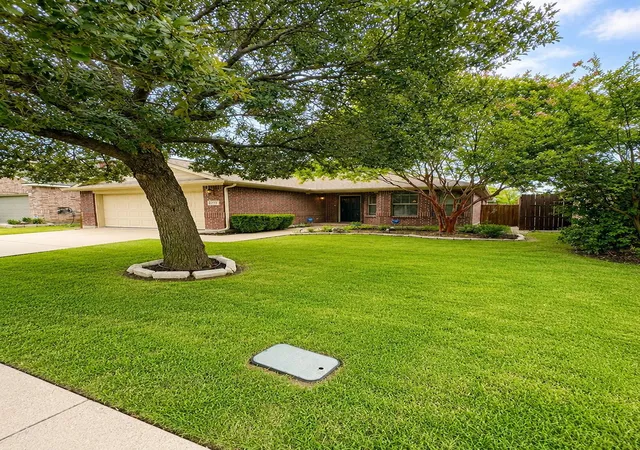 Photo 3 of Single family home for sale at 1516 Canary Dr, Little Elm, TX 75068 | MLS# 21342322 | Listing updated on 2026-09-13