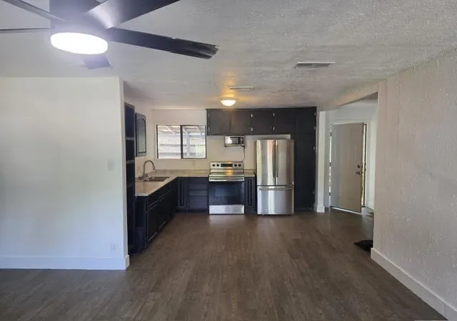Photo 4 of Single family home for sale at 1011 Park Dr, Denison, TX 75020 | MLS# 21345993 | Listing updated on 2026-10-06