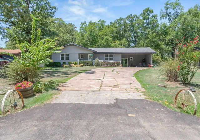 Photo 2 of Single family home for sale at 1207 Lakeside Dr, Grand Saline, TX 75140 | MLS# 21346019 | Listing updated on 2026-09-05
