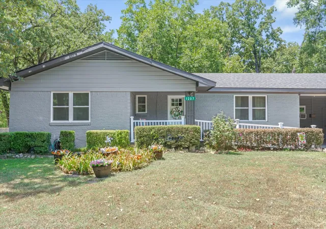 Photo 3 of Single family home for sale at 1207 Lakeside Dr, Grand Saline, TX 75140 | MLS# 21346019 | Listing updated on 2026-09-05