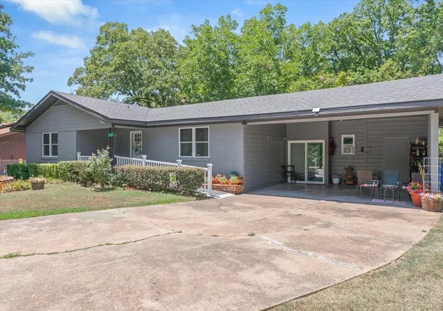 Photo 3 of Single family home for sale at 1207 Lakeside Dr, Grand Saline, TX 75140 | MLS# 21346019 | Listing updated on 2026-09-05
