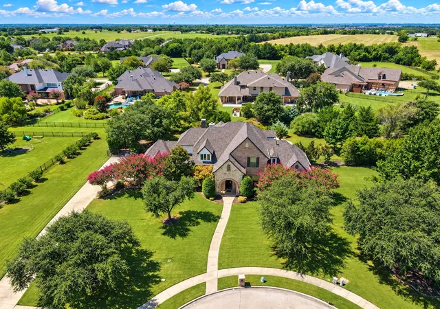 Photo 1 of Single family home for sale at 2 Westchester Ct, Rockwall, TX 75032 | MLS# 21346031 | Listing updated on 2026-09-27