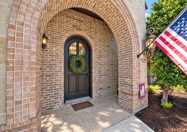Photo 2 of Single family home for sale at 2 Westchester Ct, Rockwall, TX 75032 | MLS# 21346031 | Listing updated on 2026-09-27