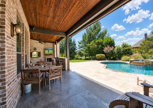 Photo 3 of Single family home for sale at 2 Westchester Ct, Rockwall, TX 75032 | MLS# 21346031 | Listing updated on 2026-09-27