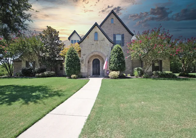 Photo 4 of Single family home for sale at 2 Westchester Ct, Rockwall, TX 75032 | MLS# 21346031 | Listing updated on 2026-09-27