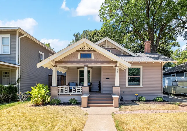 Single family home for sale at 407 S Rosemont Ave, Dallas, TX 75208 | MLS# 21334030