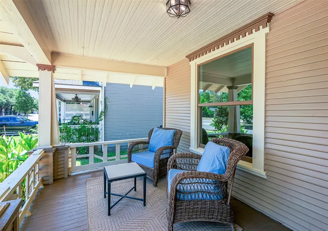 Photo 3 of Single family home for sale at 407 S Rosemont Ave, Dallas, TX 75208 | MLS# 21334030 | Listing updated on 2026-09-09