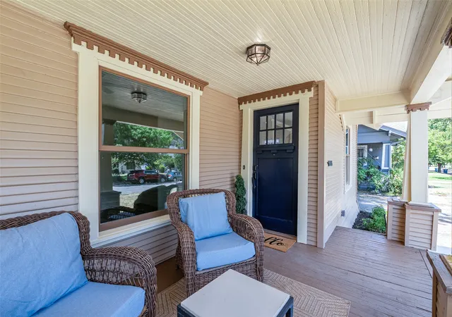 Photo 3 of Single family home for sale at 407 S Rosemont Ave, Dallas, TX 75208 | MLS# 21334030 | Listing updated on 2026-09-25