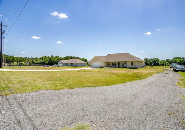 Photo 2 of Single family home for sale at 4930 Midway Rd, Weatherford, TX 76085 | MLS# 21346028 | Listing updated on 2026-09-20