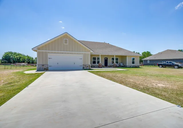 Photo 3 of Single family home for sale at 4930 Midway Rd, Weatherford, TX 76085 | MLS# 21346028 | Listing updated on 2026-09-20