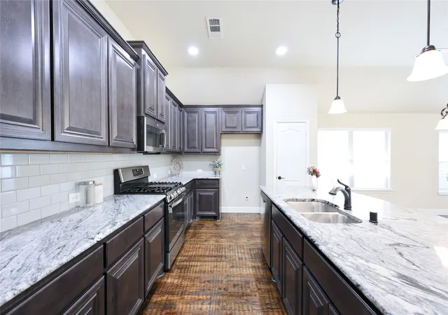 Photo 3 of Single family home for sale at 5901 Priory Dr, Aubrey, TX 76227 | MLS# 21339589 | Listing updated on 2026-09-09