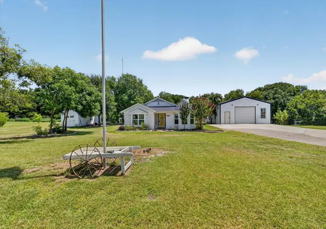 Photo 2 of Single family home for sale at 1425 Pioneer Dr, Mc Kinney, TX 75069 | MLS# 21346172 | Listing updated on 2026-09-15