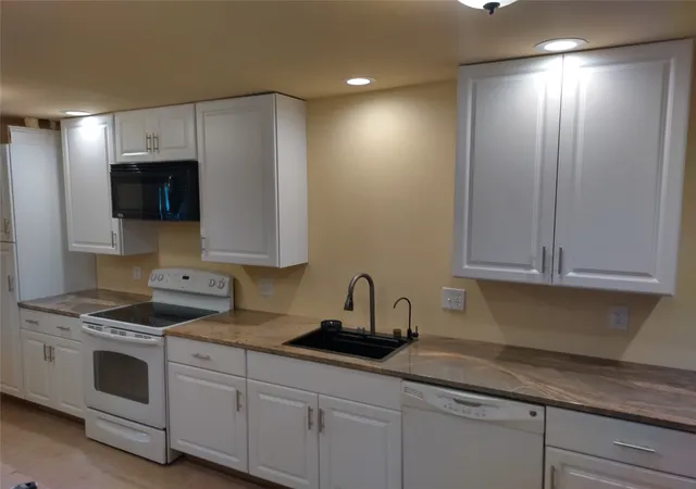Photo 1 of Single family home for sale at 202 Sw Cindy Ln, Burleson, TX 76028 | MLS# 21345693 | Listing updated on 2026-08-02