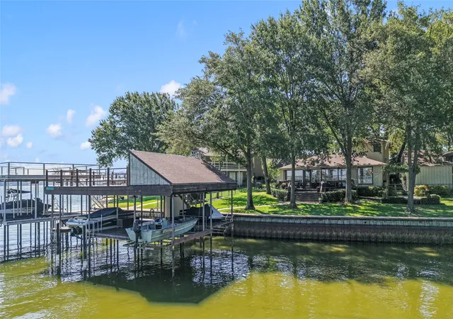 Photo 1 of Single family home for sale at 1820 Bounty View Dr, Tool, TX 75143 | MLS# 21342799 | Listing updated on 2026-10-03