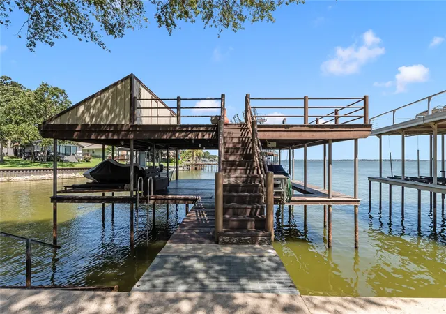 Photo 3 of Single family home for sale at 1820 Bounty View Dr, Tool, TX 75143 | MLS# 21342799 | Listing updated on 2026-10-03