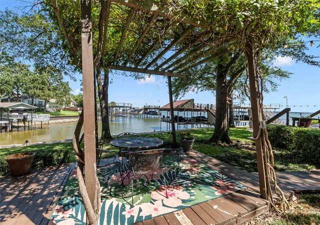 Photo 4 of Single family home for sale at 1820 Bounty View Dr, Tool, TX 75143 | MLS# 21342799 | Listing updated on 2026-10-03