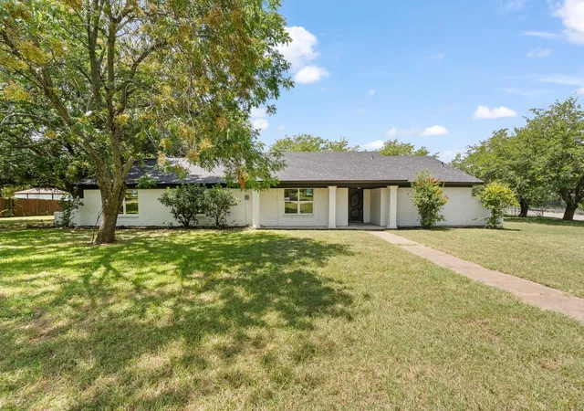 Photo 1 of Single family home for sale at 202 Roaring Springs Dr, Joshua, TX 76058 | MLS# 21342750 | Listing updated on 2026-10-04