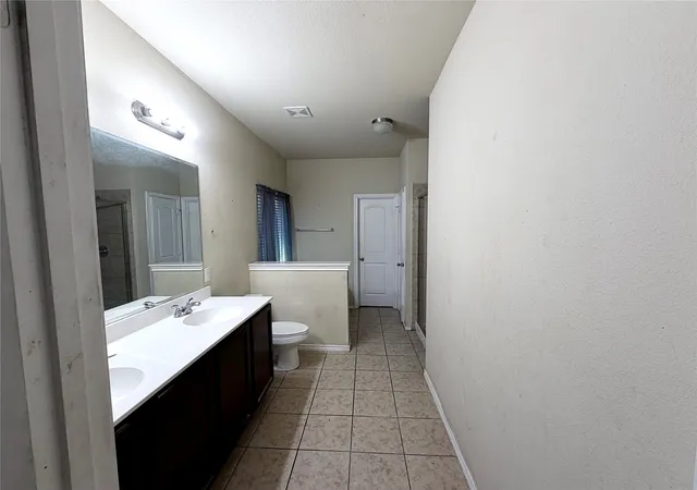Photo 4 of Sale Pending at 5509 Thunder Bay Dr, Fort Worth, TX 76119 | MLS# 21342658 | Listing updated on 2026-09-22