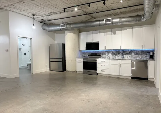 Photo 1 of Condo for sale at 1122 Jackson St #522, Dallas, TX 75202 | MLS# 21346323 | Listing updated on 2026-07-31