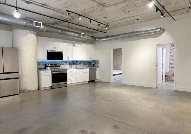 Photo 2 of Condo for sale at 1122 Jackson St #522, Dallas, TX 75202 | MLS# 21346323 | Listing updated on 2026-07-31