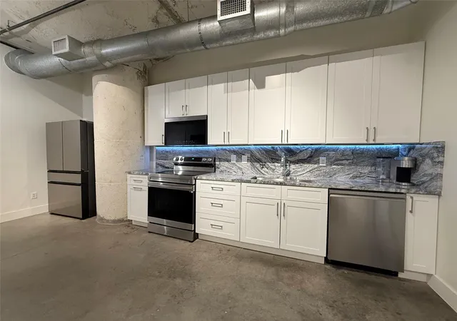 Photo 3 of Condo for sale at 1122 Jackson St #522, Dallas, TX 75202 | MLS# 21346323 | Listing updated on 2026-07-31