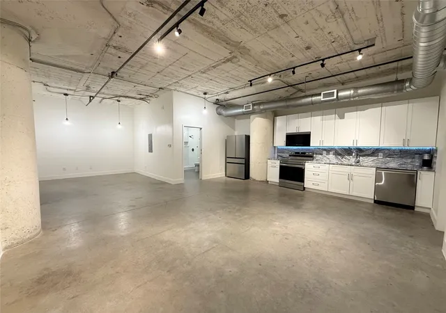 Photo 3 of Condo for sale at 1122 Jackson St #522, Dallas, TX 75202 | MLS# 21346323 | Listing updated on 2026-07-31