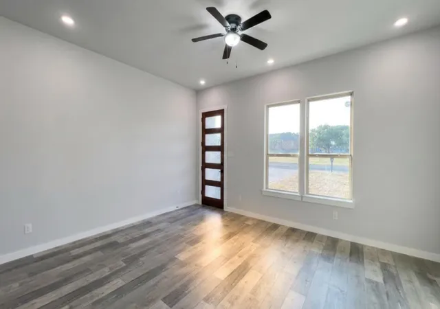 Photo 3 of Single family home for sale at 915 E 11th Ave, Corsicana, TX 75110 | MLS# 21346340 | Listing updated on 2026-09-20