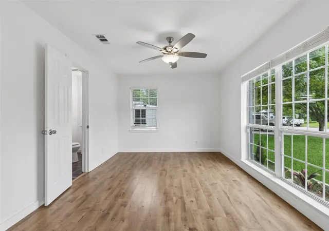 Photo 4 of Sale Pending at 2519 Maverick Ave, Dallas, TX 75228 | MLS# 21346306 | Listing updated on 2026-09-24