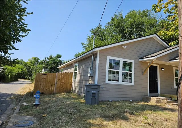 Photo 2 of Single family home for sale at 4703 Frank St, Dallas, TX 75210 | MLS# 21346345 | Listing updated on 2026-07-31
