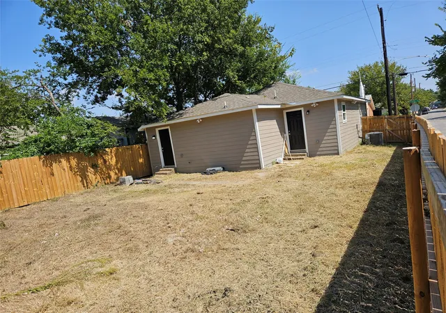 Photo 3 of Single family home for sale at 4703 Frank St, Dallas, TX 75210 | MLS# 21346345 | Listing updated on 2026-07-31