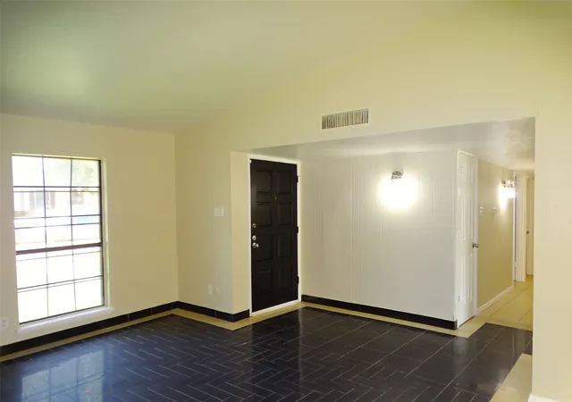 Photo 3 of Single family home for sale at 7220 Emory Oak Ln, Dallas, TX 75249 | MLS# 21346325 | Listing updated on 2026-09-30